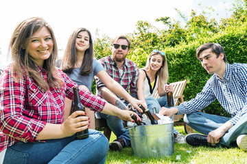 Grillparty in eigenem Garten 