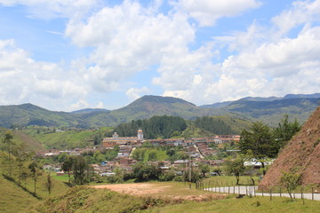 Fototapeta na wymiar Panorámica del casco urbano. Carolina del Príncipe, Antioquia, Colombia.