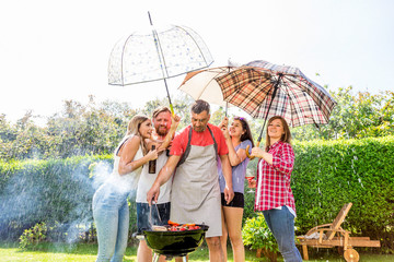  Grillen beim Regen (wetter)