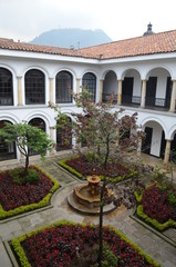 Fototapeta na wymiar The courtyards of the Donacion Botero museum in La Candelaria, Bogota with view up to Montserrate