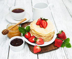 pancakes with strawberries