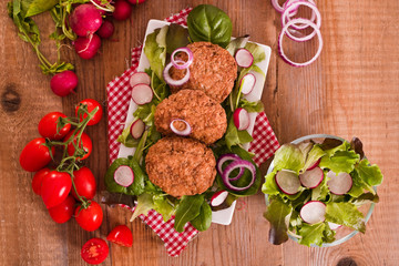 Meatballs with salad.
