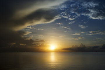 Fototapeta na wymiar Sunset sky and the lake, thailand.