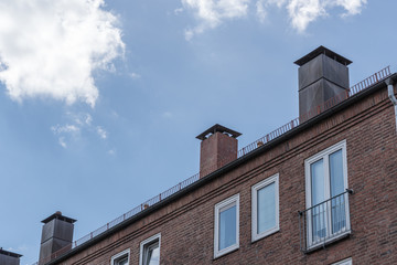 Schornsteine auf einem Dach