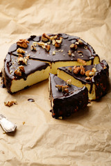 Cheesecake with chocolate and walnut