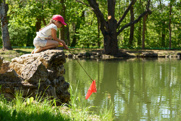 Girl with a net around the pond