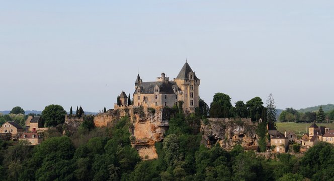 le ch&acirc;teau de Montfort &agrave; Vitrac, vall&eacute;e de la Dordogne