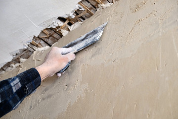 plaster walls in the apartment