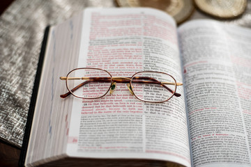 Reading the Bible with glasses John 3:16 