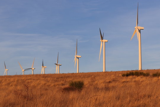 Parc d' &eacute;olienne dans l'Aude, Occitanie dans le sud de la France