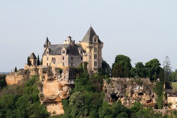 Fototapeta na wymiar le château de Montfort à Vitrac, vallée de la Dordogne