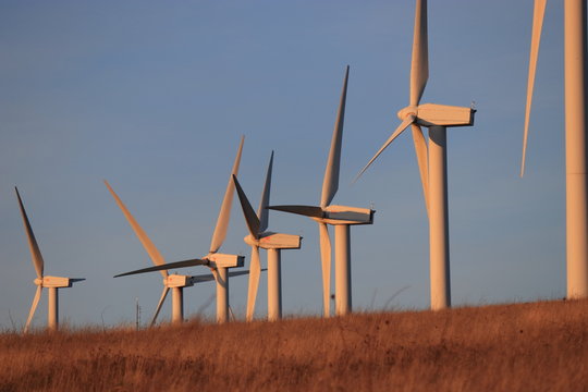 Parc d' &eacute;olienne dans l'Aude, Occitanie dans le sud de la France