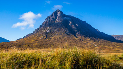 Naklejka premium Bauchaille Etive More with cloud