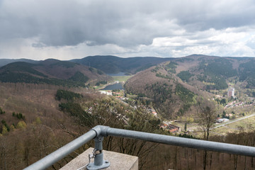 Blick vom Bismarckturm in das Odertal mit Stauseee im Harz bei Bad Lauterberg