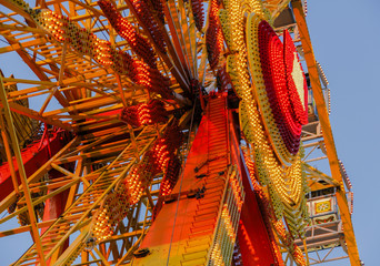 Riesenrad auf einem Jahrmarkt