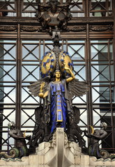 Königin der Zeit - Statue in der Oxford Street