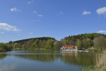 Fototapeta premium Stausee Sohland an der Spree im Frühjahr