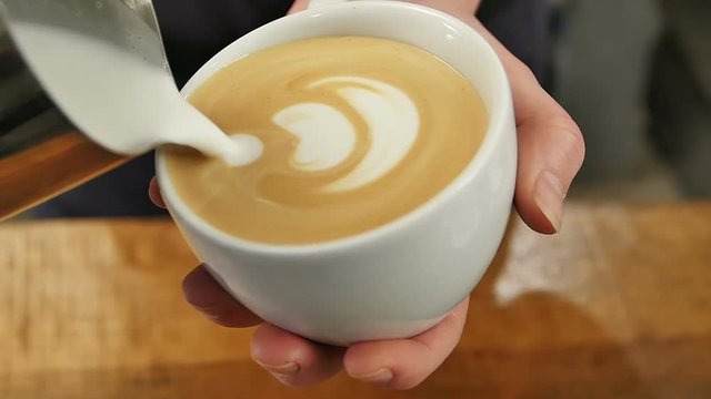 Making latte art coffee