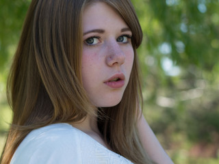 Fototapeta premium girl turned frightened, was surprised in the park, the blonde's light shock