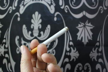 fumer une cigarette
