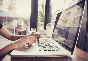 freelancer working on computer at coffee shop.