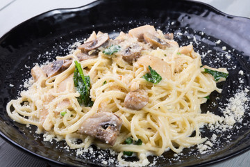 Spaghetti pasta with mushrooms