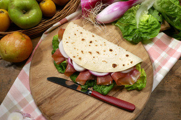 Piadina prosciutto e insalata