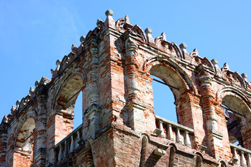 Tower of the walls of the Donskoy monastery in Moscow © Afflamen