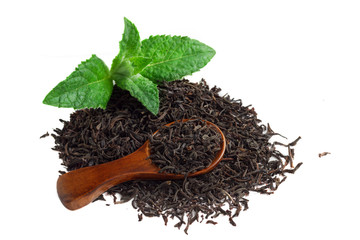 Black tea with mint and a wooden spoon