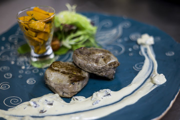 Medallions of veal with lettuce and grilled carrots with sauce