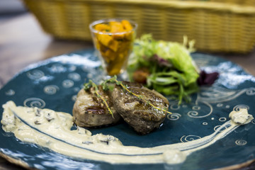 Medallions of veal with lettuce and grilled carrots with sauce