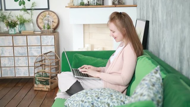 Buissnes woman send email with laptop