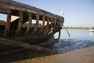 Barco arrasado