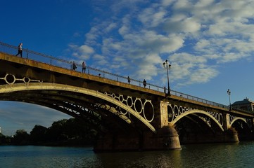 Fototapeta na wymiar Puente de Triana en Sevilla