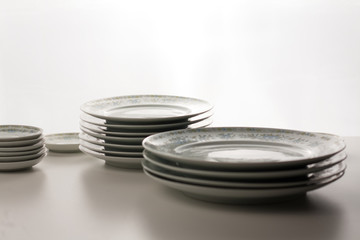 pratos de porcelana