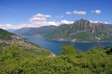 Fototapeta na wymiar Iseosee in Oberitalien - Iseo lake in Alps in northern Italy