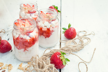 Yoghurt with strawberries