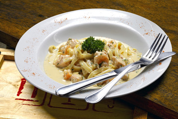 Large shrimp with pasta