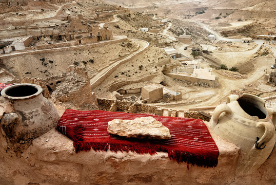 Tunisian traditional Berber pottery, Chenini, Ksour, Tunisia