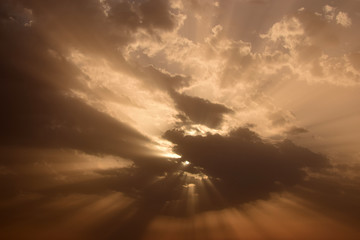 Obraz premium sun behind clouds