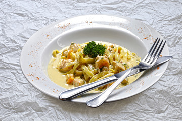 Large shrimp with pasta