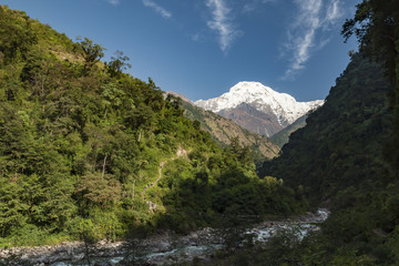 Fototapeta na wymiar Dolina Marsyangdi Khola, Himalaje, Nepal