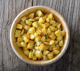 Roasted corn in wood bowl