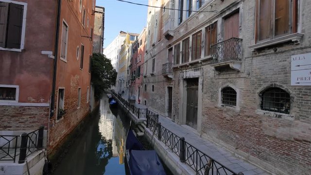 00:00 | 00:19
1&times;

Venice canals in morning light. Beautiful, historic architecture of Italy.