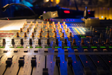 Obraz premium ライブハウスの音響装置