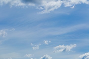 Obraz premium Beautiful blue sky with white clouds background