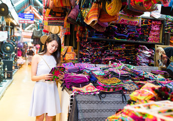 Woman go shopping