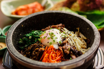 おしゃれな韓国レストラン おいしい石焼きビビンバ セット