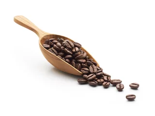 Fotobehang Coffee beans on wooden scoop isolated on white background © phive2015