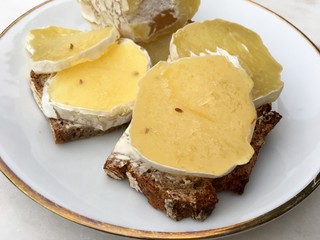 Harzer Käse auf frischem Brot